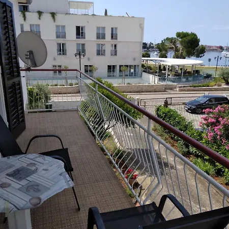 Elide 2427 * Umag